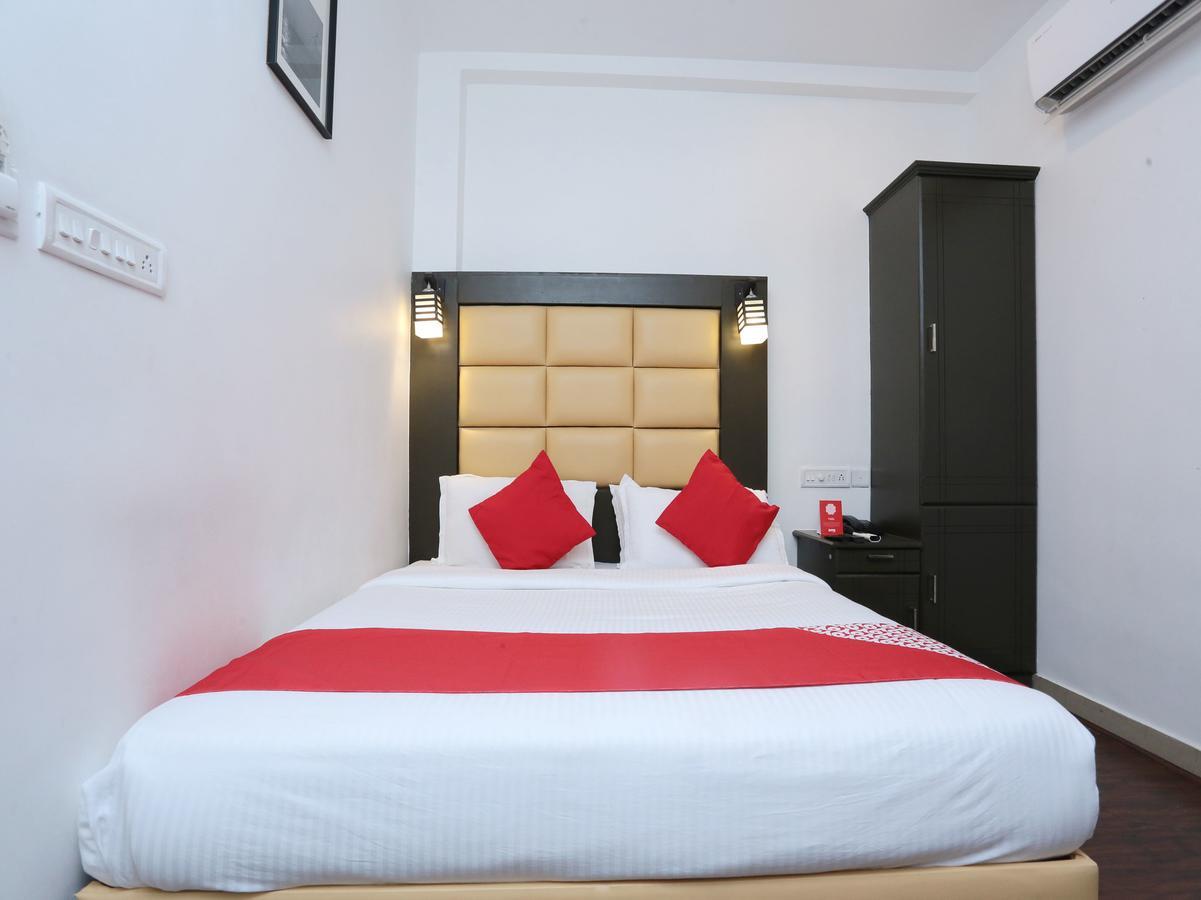 Hotel Qube Kochi Exterior photo