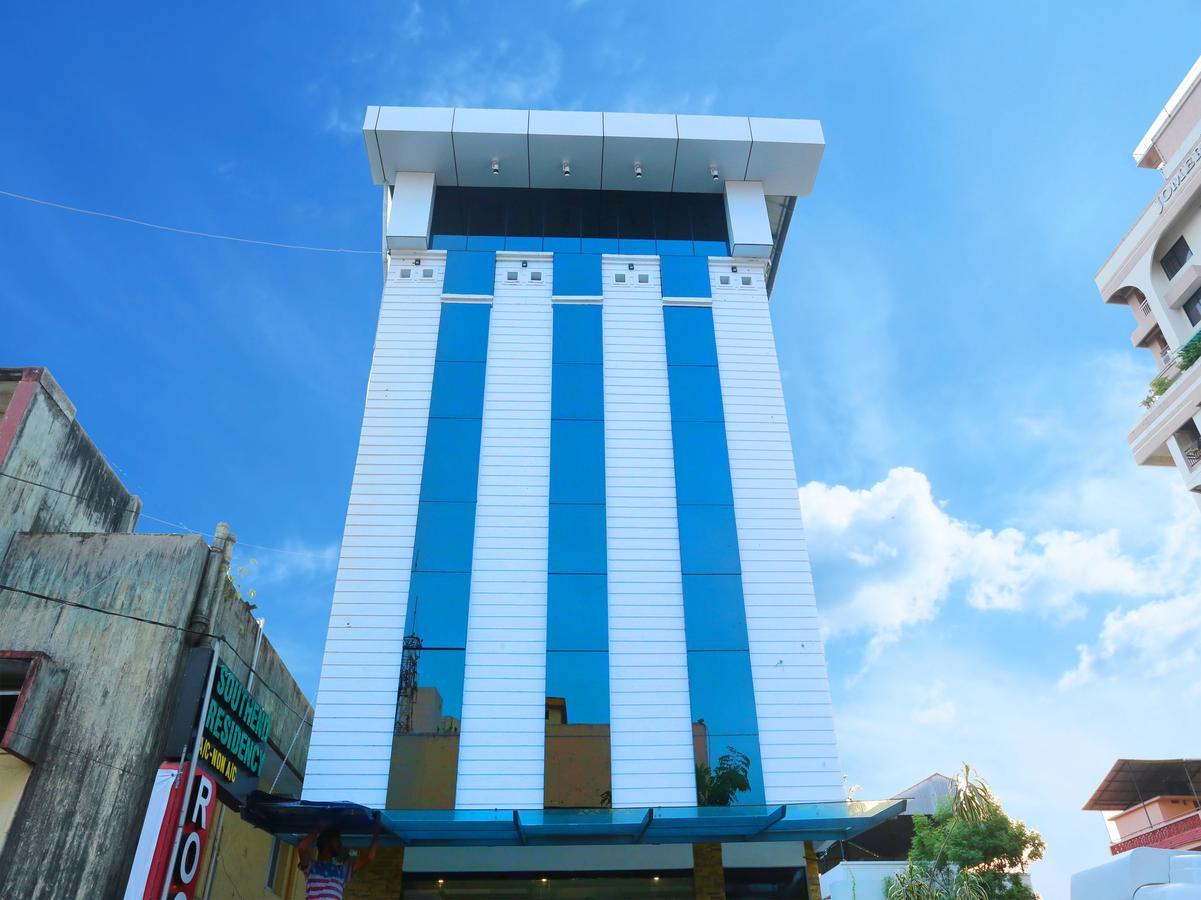 Hotel Qube Kochi Exterior photo